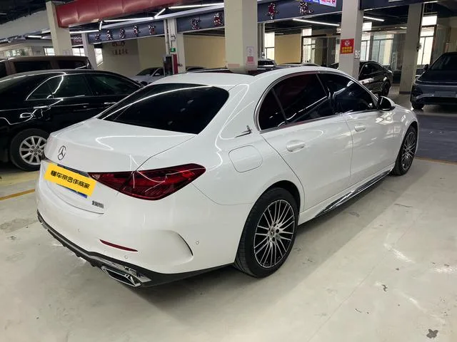 Mercedes-Benz C-Class 2022 C 260 L Versión deportiva exterior foto 4