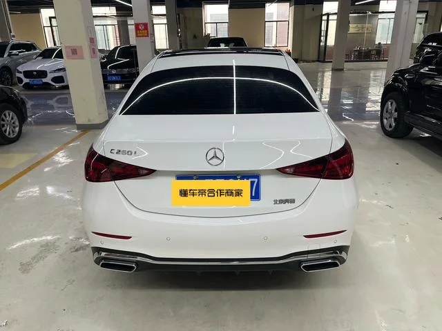 Mercedes-Benz C-Class 2022 C 260 L Versión deportiva exterior foto 5