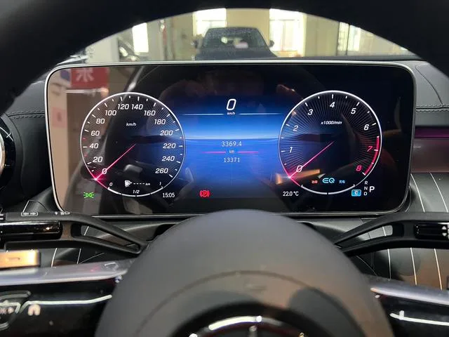 Mercedes-Benz C-Class 2022 C 260 L Versión deportiva interior foto 8