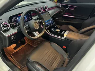 Mercedes-Benz C-Class 2022 C 260 L Versión deportiva interior foto 9