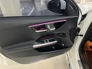 Mercedes-Benz C-Class 2022 C 260 L Versión deportiva interior foto 11