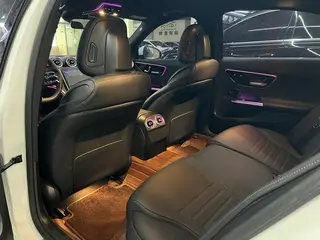 Mercedes-Benz C-Class 2022 C 260 L Versión deportiva interior foto 12