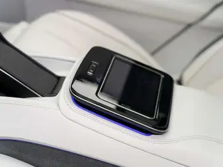Mercedes-Benz Maybach GLS 2022 GLS 600 4MATIC Lishang Edition interior photo 13 Mercedes-Benz Maybach GLS 2022 GLS 600 4MATIC Lishang Edition interior photo 13