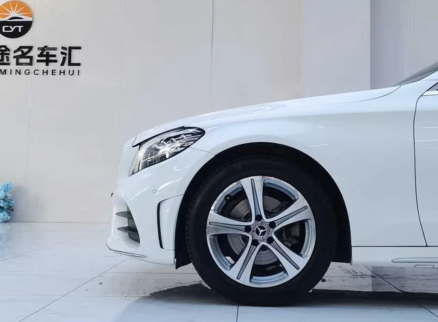 Mercedes-Benz C-Class 2021 C 260 L Sports version interior photo 16 Mercedes-Benz C-Class 2021 C 260 L Sports version interior photo 16