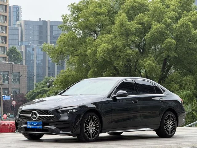 Mercedes-Benz C-Class 2023 C 200 L Versión deportiva exterior foto 1 Mercedes-Benz C-Class 2023 C 200 L Versión deportiva exterior foto 1
