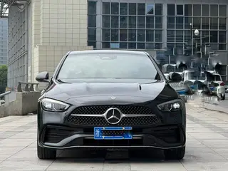 Mercedes-Benz C-Class 2023 C 200 L Versión deportiva exterior foto 3 Mercedes-Benz C-Class 2023 C 200 L Versión deportiva exterior foto 3