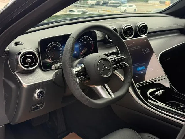 Mercedes-Benz C-Class 2023 C 200 L Versión deportiva interior foto 9 Mercedes-Benz C-Class 2023 C 200 L Versión deportiva interior foto 9