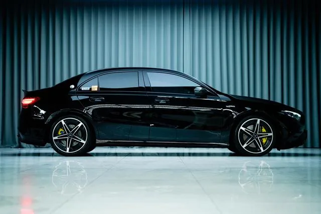 Mercedes-Benz A-Class AMG 2024 AMG A 35 L 4MATIC exterior foto 5