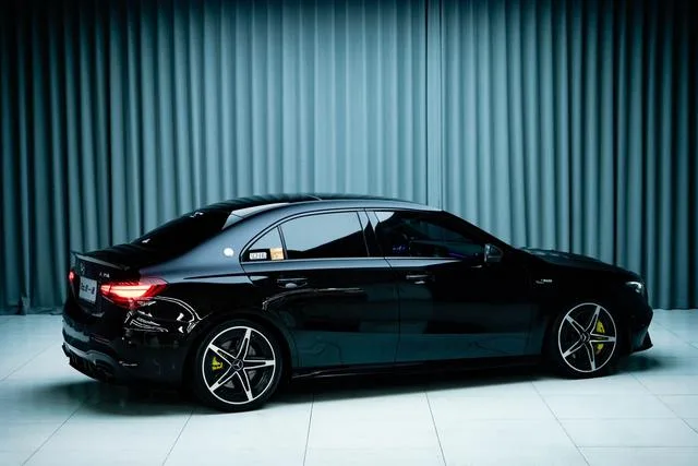 Mercedes-Benz A-Class AMG 2024 AMG A 35 L 4MATIC exterior foto 6