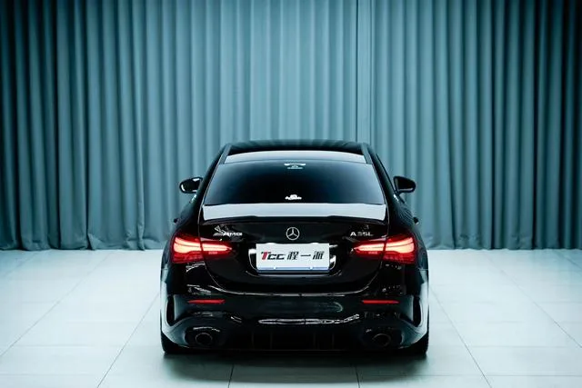 Mercedes-Benz A-Class AMG 2024 AMG A 35 L 4MATIC exterior foto 8