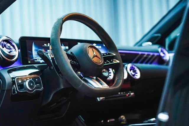 Mercedes-Benz A-Class AMG 2024 AMG A 35 L 4MATIC exterior foto 9