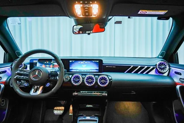 Mercedes-Benz A-Class AMG 2024 AMG A 35 L 4MATIC interior foto 10