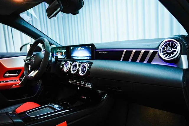 Mercedes-Benz A-Class AMG 2024 AMG A 35 L 4MATIC interior foto 11