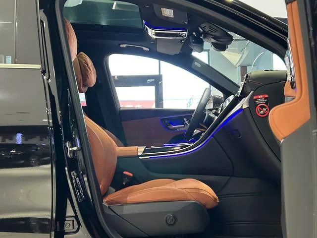 Mercedes-Benz GLC 2024 GLC 300 L 4MATIC Dynamic 5 seat interior photo 9 Mercedes-Benz GLC 2024 GLC 300 L 4MATIC Dynamic 5 seat interior photo 9