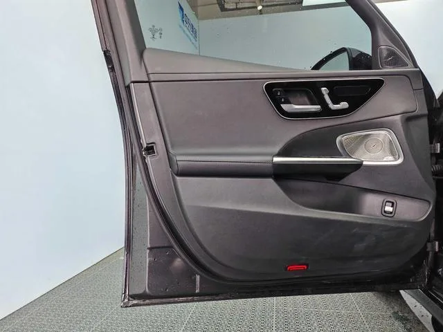 Mercedes-Benz C-Class 2023 C 260 L Edición deportiva Haoye interior foto 13 Mercedes-Benz C-Class 2023 C 260 L Edición deportiva Haoye interior foto 13