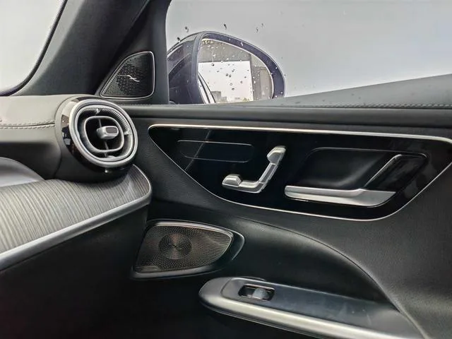 Mercedes-Benz C-Class 2023 C 260 L Edición deportiva Haoye interior foto 16 Mercedes-Benz C-Class 2023 C 260 L Edición deportiva Haoye interior foto 16