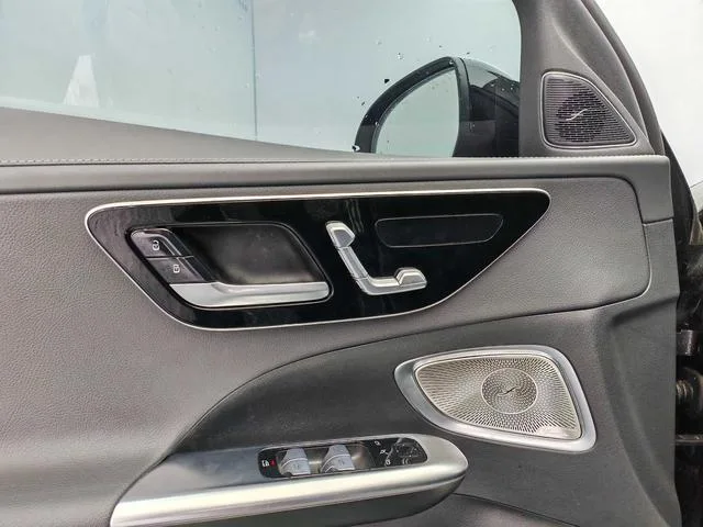 Mercedes-Benz C-Class 2023 C 260 L Edición deportiva Haoye interior foto 17 Mercedes-Benz C-Class 2023 C 260 L Edición deportiva Haoye interior foto 17