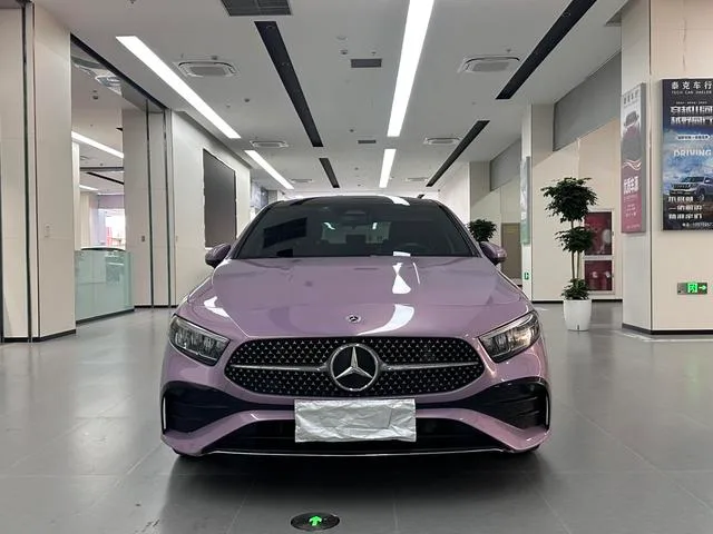 Mercedes-Benz A-Class 2023 A 200 L Edición de moda de coche deportivo exterior foto 2