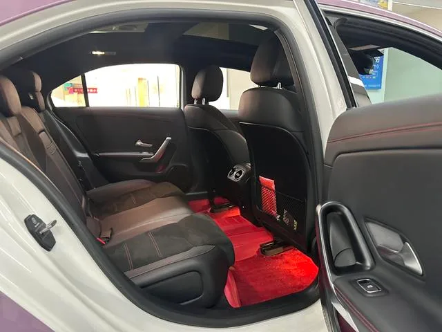 Mercedes-Benz A-Class 2023 A 200 L Edición de moda de coche deportivo interior foto 12