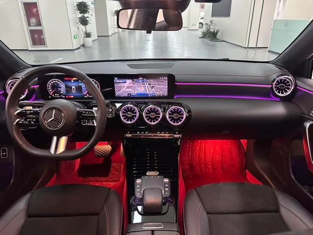 Mercedes-Benz A-Class 2023 A 200 L Edición de moda de coche deportivo interior foto 16
