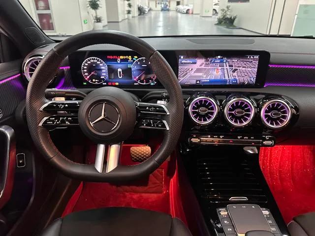 Mercedes-Benz A-Class 2023 A 200 L Edición de moda de coche deportivo interior foto 17