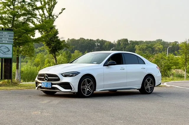 Mercedes-Benz C-Class 2024 C 260 L Edición deportiva Haoye exterior foto 1 Mercedes-Benz C-Class 2024 C 260 L Edición deportiva Haoye exterior foto 1