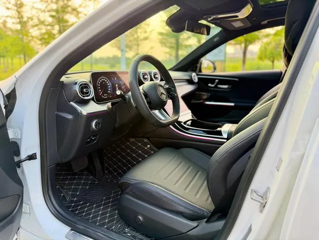 Mercedes-Benz C-Class 2024 C 260 L Edición deportiva Haoye exterior foto 4 Mercedes-Benz C-Class 2024 C 260 L Edición deportiva Haoye exterior foto 4