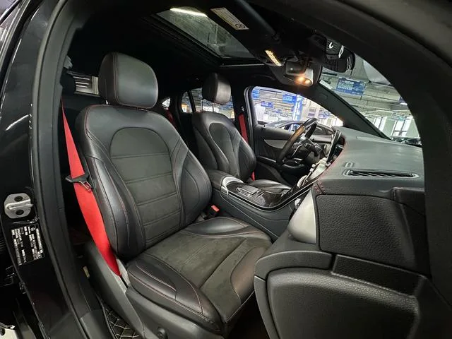 Mercedes-Benz Mercedes-AMG GLC Coupe 2020 AMG GLC 43 4MATIC coupe SUV interior photo 18 Mercedes-Benz Mercedes-AMG GLC Coupe 2020 AMG GLC 43 4MATIC coupe SUV interior photo 18