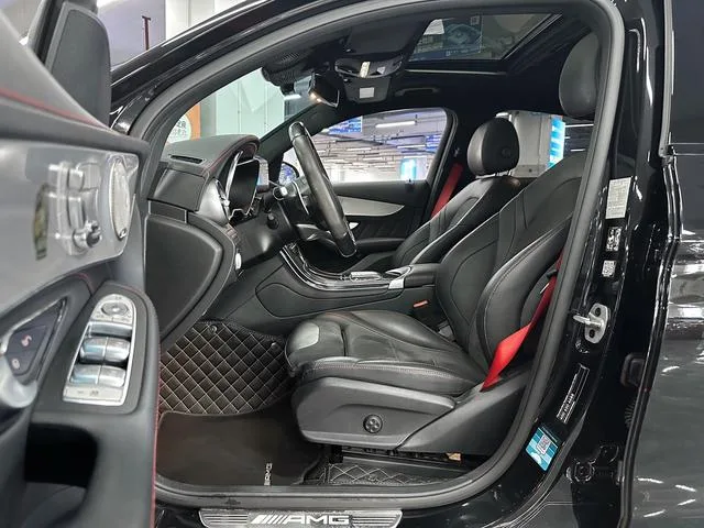 Mercedes-Benz Mercedes-AMG GLC Coupe 2020 AMG GLC 43 4MATIC coupe SUV interior photo 19 Mercedes-Benz Mercedes-AMG GLC Coupe 2020 AMG GLC 43 4MATIC coupe SUV interior photo 19