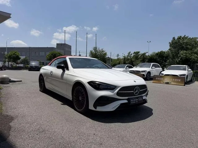 Mercedes-Benz CLE 2024 CLE 300 4MATIC Coupé cabriolet extérieur photo 3 Mercedes-Benz CLE 2024 CLE 300 4MATIC Coupé cabriolet extérieur photo 3
