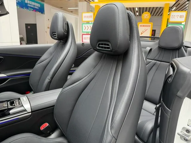 Mercedes-Benz CLE 2025 CLE 260 Convertible Coupe interior photo 13 Mercedes-Benz CLE 2025 CLE 260 Convertible Coupe interior photo 13