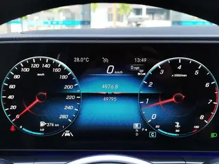 Mercedes-Benz GLE (Imported) 2023 GLE 450 4MATIC Estilo de moda interior foto 12 Mercedes-Benz GLE (Imported) 2023 GLE 450 4MATIC Estilo de moda interior foto 12