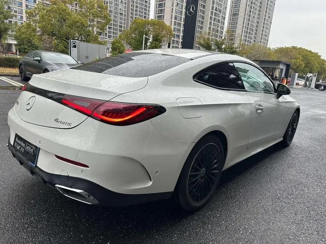 Mercedes-Benz CLE 2024 CLE 300 4MATIC Coupé dynamique extérieur photo 5 Mercedes-Benz CLE 2024 CLE 300 4MATIC Coupé dynamique extérieur photo 5