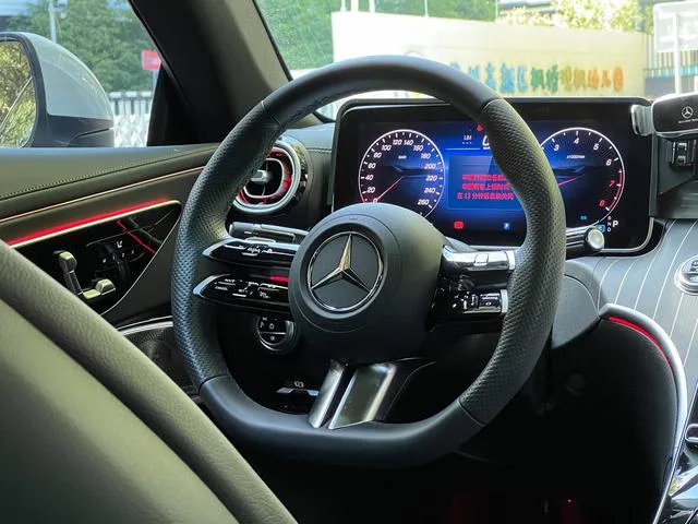 Mercedes-Benz CLE 2024 CLE 300 4MATIC Coupé dinámico exterior foto 6 Mercedes-Benz CLE 2024 CLE 300 4MATIC Coupé dinámico exterior foto 6