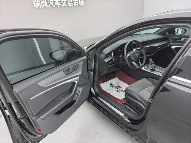 Audi A6L 2022 40 TFSI Deluxe Dynamic interior photo 12 Audi A6L 2022 40 TFSI Deluxe Dynamic interior photo 12