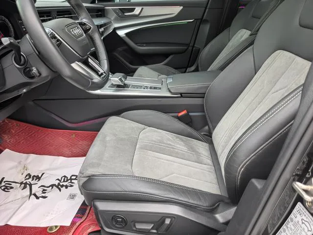 Audi A6L 2022 40 TFSI Deluxe Dynamic interior photo 13 Audi A6L 2022 40 TFSI Deluxe Dynamic interior photo 13