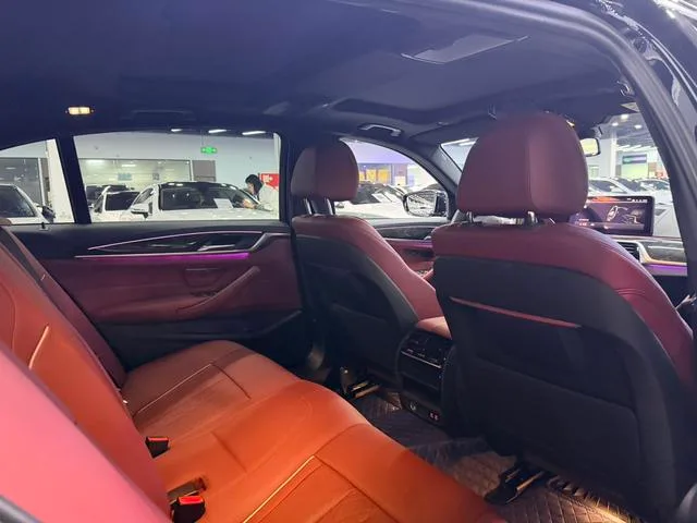 BMW 5 Series 2022 Restyling 530Li Leading Type M Sports suit interior photo 8 BMW 5 Series 2022 Restyling 530Li Leading Type M Sports suit interior photo 8