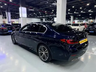 BMW 5 Series 2022 Restyling 530Li Leading Type M Sports suit interior photo 10 BMW 5 Series 2022 Restyling 530Li Leading Type M Sports suit interior photo 10