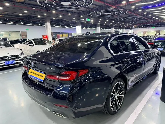 BMW 5 Series 2022 Restyling 530Li Leading Type M Sports suit interior photo 12 BMW 5 Series 2022 Restyling 530Li Leading Type M Sports suit interior photo 12
