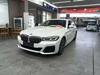 BMW 5 Series 2022 Segundo cambio 530Li Líder M Conjunto deportivo exterior foto 1 BMW 5 Series 2022 Segundo cambio 530Li Líder M Conjunto deportivo exterior foto 1
