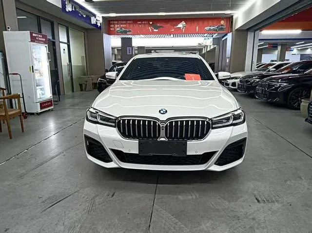 BMW 5 Series 2022 Segundo cambio 530Li Líder M Conjunto deportivo exterior foto 2 BMW 5 Series 2022 Segundo cambio 530Li Líder M Conjunto deportivo exterior foto 2