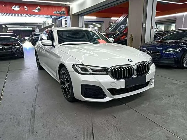 BMW 5 Series 2022 Segundo cambio 530Li Líder M Conjunto deportivo exterior foto 3 BMW 5 Series 2022 Segundo cambio 530Li Líder M Conjunto deportivo exterior foto 3