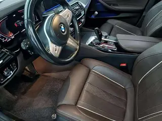 BMW 5 Series 2022 Segundo cambio 530Li Líder M Conjunto deportivo exterior foto 7 BMW 5 Series 2022 Segundo cambio 530Li Líder M Conjunto deportivo exterior foto 7