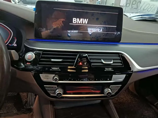 BMW 5 Series 2022 Segundo cambio 530Li Líder M Conjunto deportivo interior foto 11 BMW 5 Series 2022 Segundo cambio 530Li Líder M Conjunto deportivo interior foto 11
