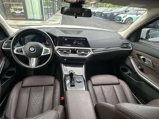 BMW 3 Series 2022 325Li M Sports suit interior photo 10 BMW 3 Series 2022 325Li M Sports suit interior photo 10