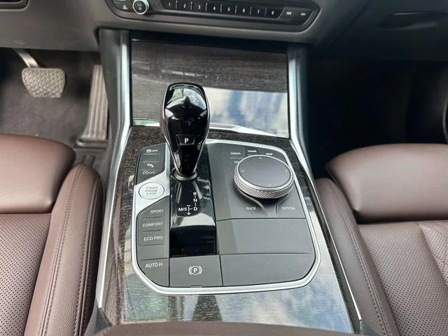 BMW 3 Series 2022 325Li M Sports suit interior photo 11 BMW 3 Series 2022 325Li M Sports suit interior photo 11