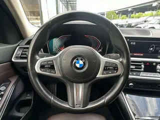 BMW 3 Series 2022 325Li M Sports suit interior photo 13 BMW 3 Series 2022 325Li M Sports suit interior photo 13