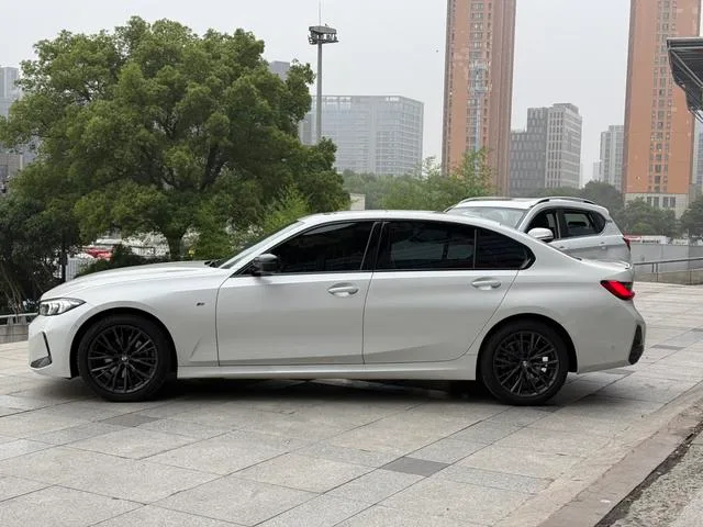 BMW 3 Series 2023 325Li M Traje nocturno deportivo Yao exterior foto 3 BMW 3 Series 2023 325Li M Traje nocturno deportivo Yao exterior foto 3