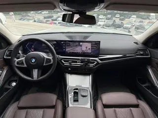 BMW 3 Series 2023 325Li M Traje nocturno deportivo Yao interior foto 10 BMW 3 Series 2023 325Li M Traje nocturno deportivo Yao interior foto 10