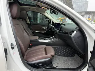 BMW 3 Series 2023 325Li M Traje nocturno deportivo Yao interior foto 11 BMW 3 Series 2023 325Li M Traje nocturno deportivo Yao interior foto 11